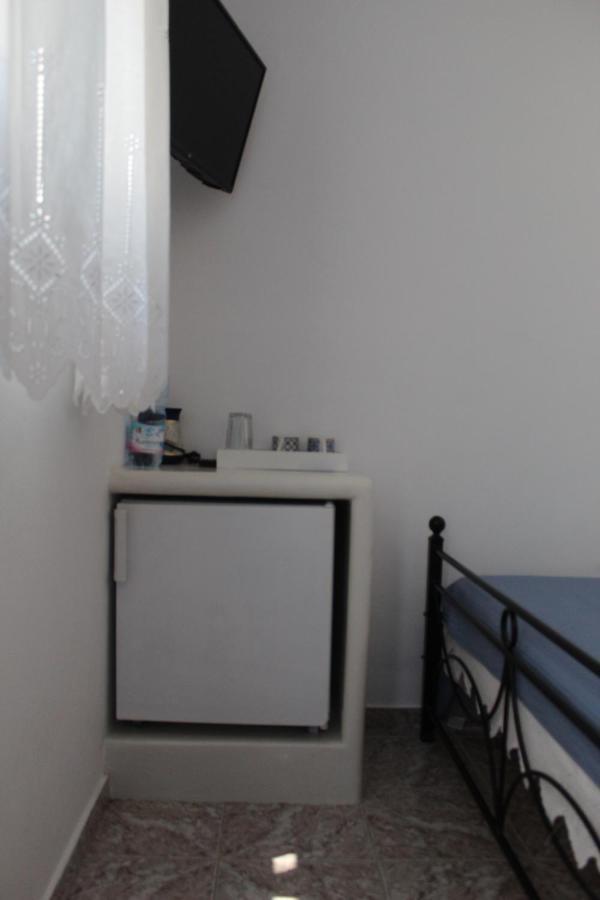 Meltemi Rooms And Studios 阿纳菲 外观 照片